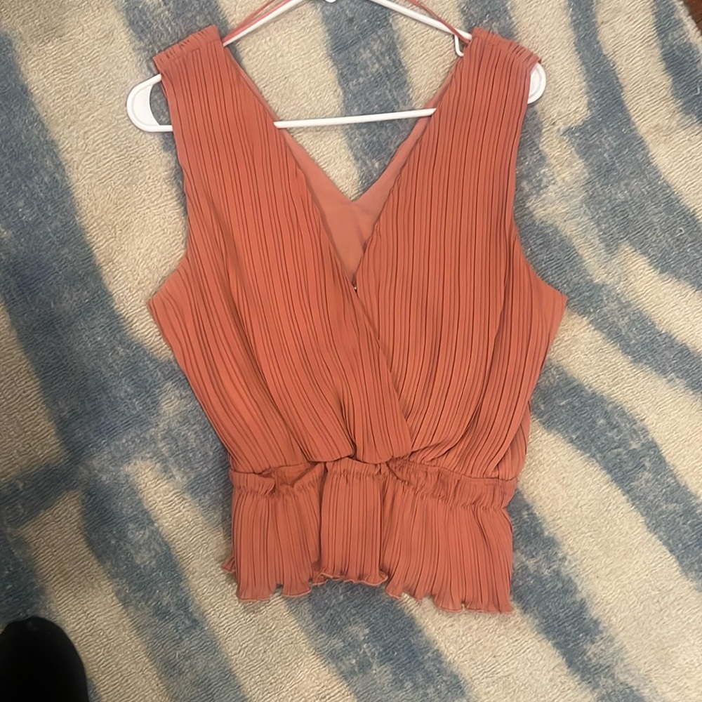 MOODIE V-Neck top with peplum hem in Mauve